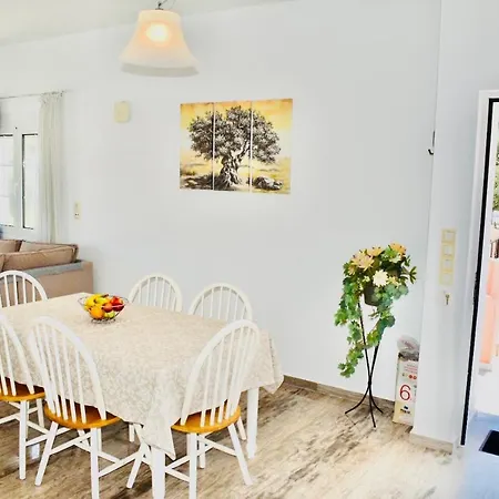 Cozy Renovated Apartment 